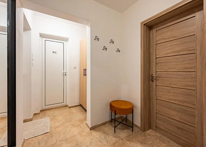 Lägenhet Next To Sea Garden Suitable For 4 Persons